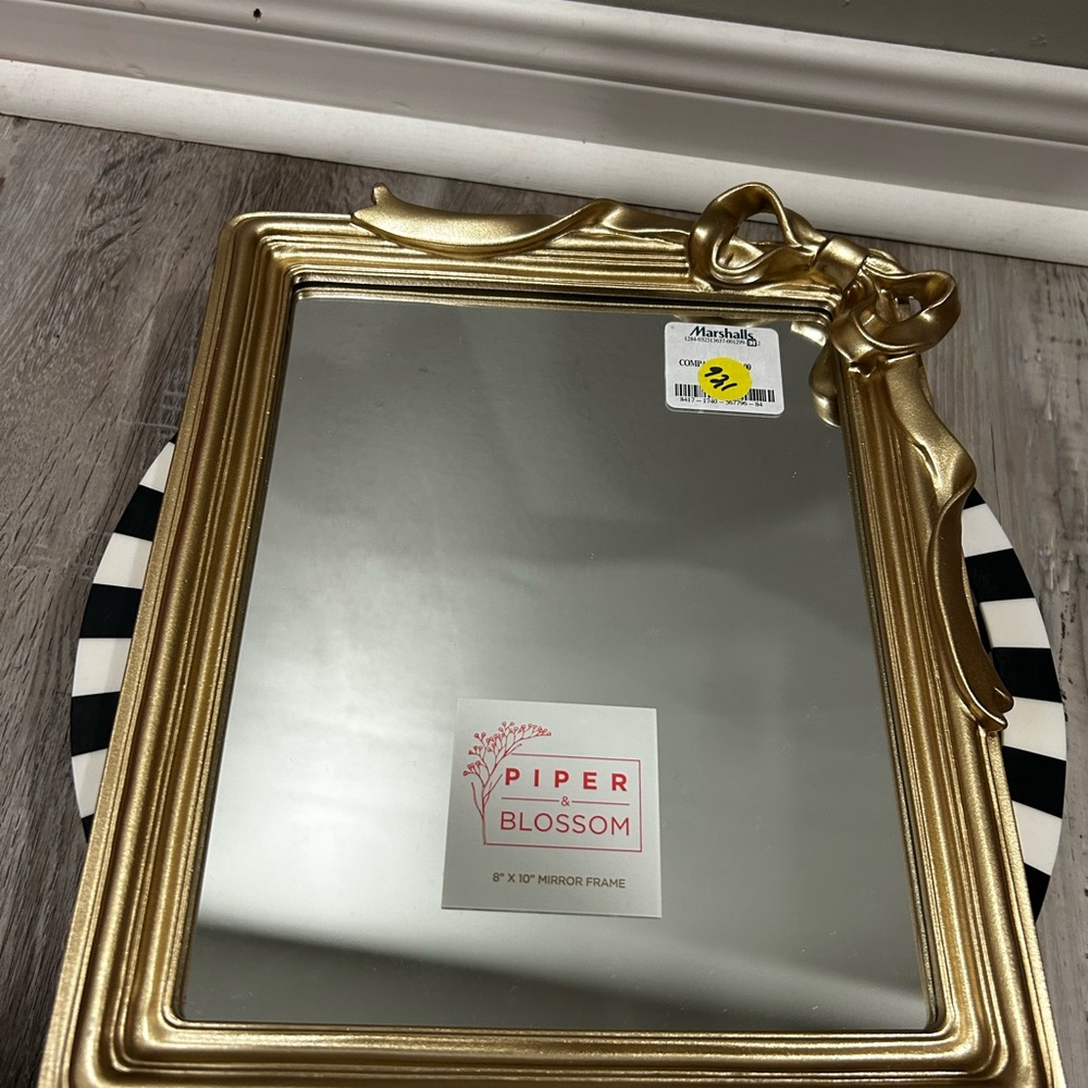 Bow mirror